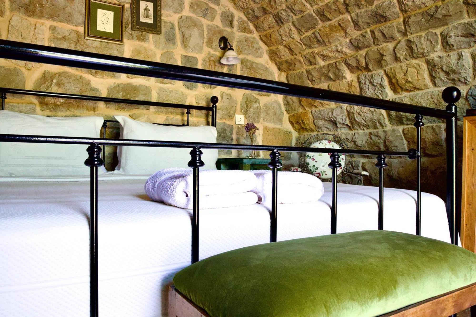 Stone Cellars Guest house *
